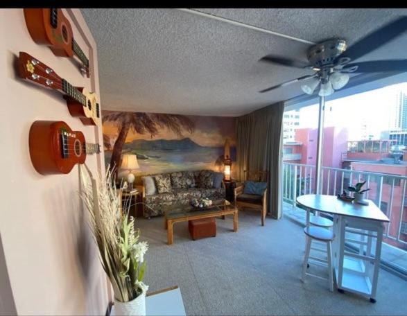 Pacific Monarch Aparthotel Honolulu Room photo